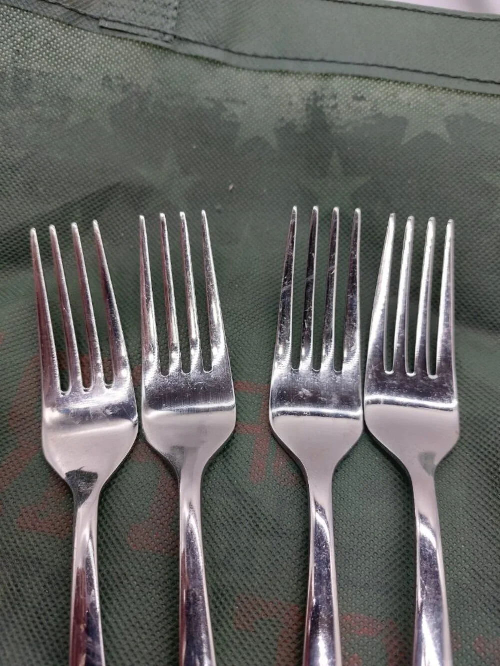 Oneida Taylor Everyday Flatware Dinner Forks Set 4 18/0 Stainless Steel 8